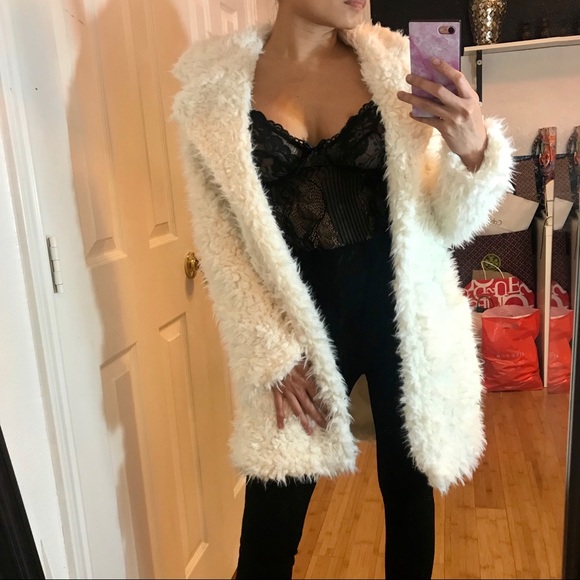 ❄️NWT FAUX FUR Jacket (ivory color)❄️ - Picture 4 of 8